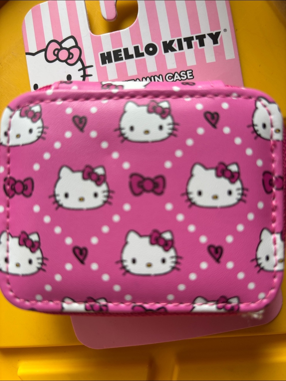 NWT Hello Kitty Pink Zip Around travel Pill case